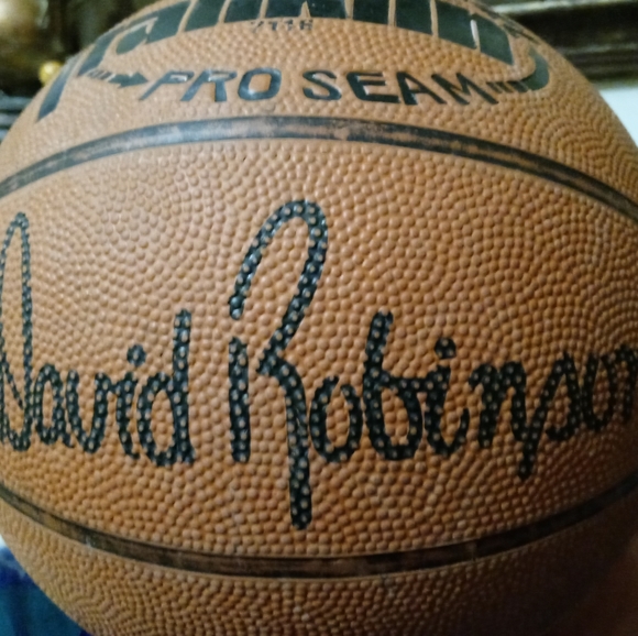 🏀RARE DAVID ROBINSON SPURS BALL🏀 - Picture 8 of 10
